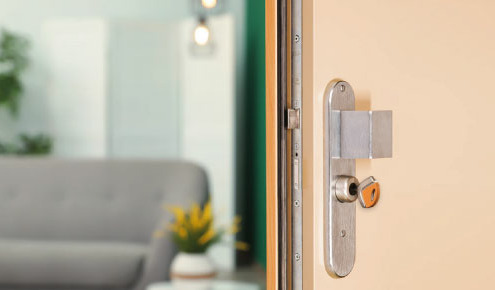 Article 82 : Sécurisez votre foyer avec élégance : les portes blindées Fichet chez Axxess Fermetures
