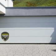 Article 98 : Une porte de garage pensée pour votre confort au quotidien