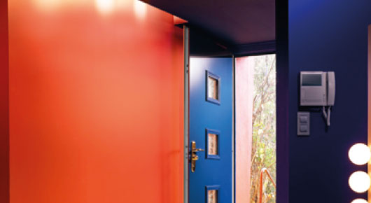Porte blindée personnalisée avec finition décorative